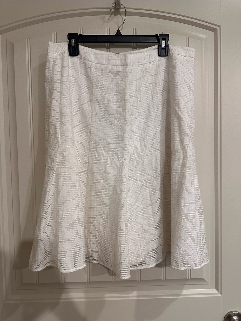 Liz Claiborne White Textured A-Line Skirt